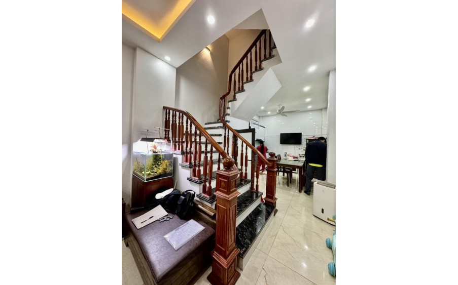 SIÊU PHẨM CẦU GIẤY - NGÕ BA GÁC - TRƯỚC NHÀ THOÁNG, RỘNG - NỘI THẤT SỊN SÒ - KHÁCH CHỈ VIỆC XÁCH VALI ĐẾN Ở
